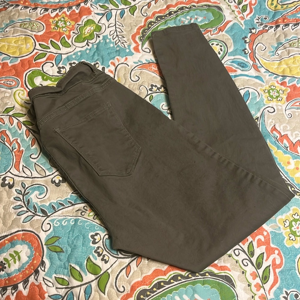 Kiki Larue Olive colored stretch skinny jeans size 12